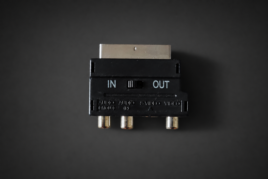 SCART Adapter – Cinch / S-Video auf SCART – Schwarz (Gebraucht) Nr.59