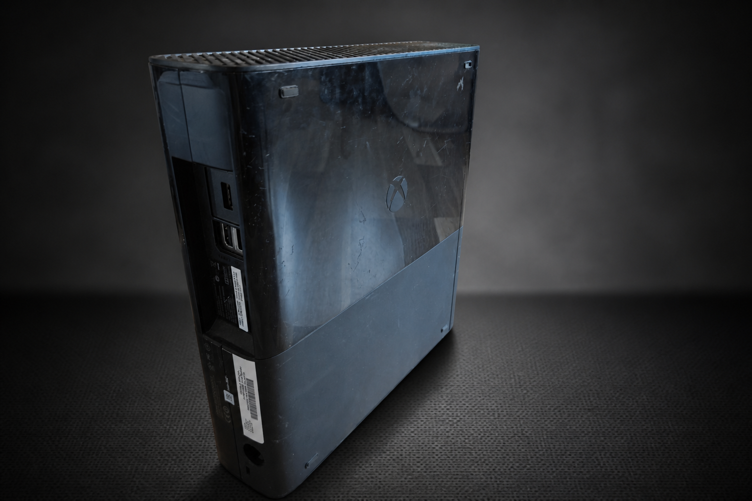 Xbox 360 E Schwarz Nr.K2 – Seite Hinten