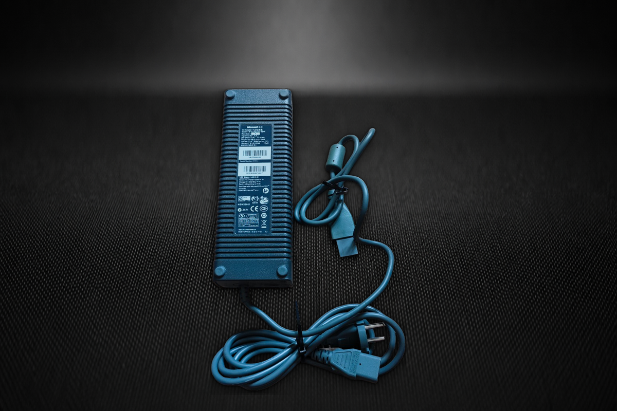 Xbox 360 Original Netzteil 150W Kompakt Microsoft – Rückseite mit Label