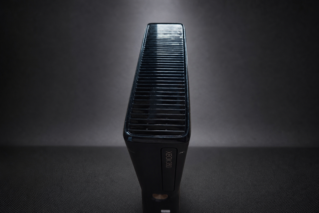 Xbox 360 S (Slim) – 250GB – Schwarz + 3 Spiele Bundle (Gebraucht)