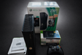 Xbox 360 S (Slim) – 250GB – Schwarz – Bundle mit 6 Spielen & Controller (Gebraucht)