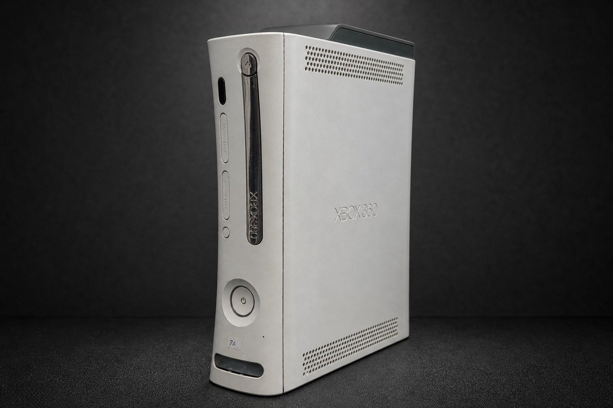 Xbox 360 Fat Weiß – Frontansicht schräg