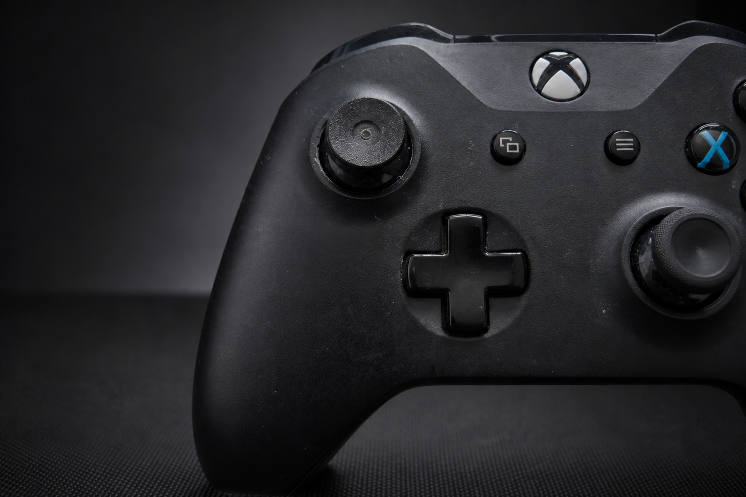 Xbox One Wireless Controller Schwarz – Linker Stick Detail 2